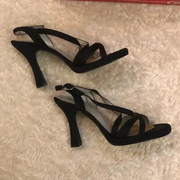 Bongo Black Heels - Picture 3 of 4